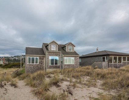 The Sunset #118 - Large comfortable beachfront home in Pacific City. Pet friendly!
















