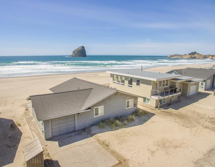 The Westerly #121 - Oceanfront cabin with amazing views, direct beach access. Pet friendly.

