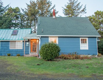 Evelyn's End #148 - Classic, comfortable cabin. Pet friendly & near beach!

















