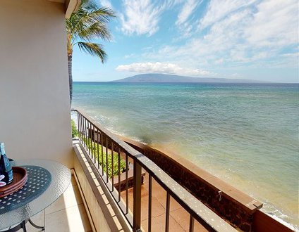 MK 202 Oceanfront - Relax and Enjoy Dolphins, Turtles & Sunsets on the Lanai



