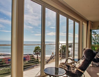 A Luxury Oceanside Dream Beach House

