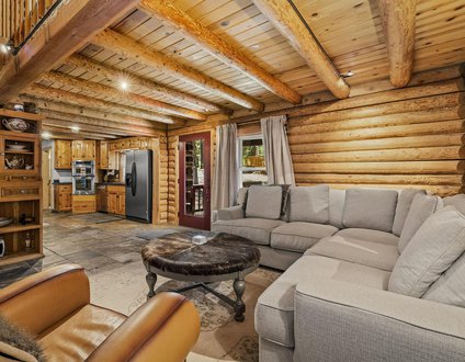 Tahoe Donner Log Cabin with Private Hot Tub



